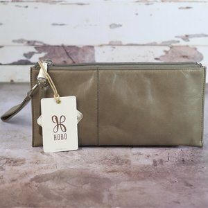 HOBO VIDA Leather Wristlet Wallet Shadow